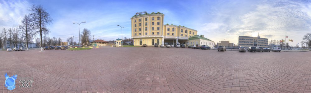 Перед гостиницей Баташев